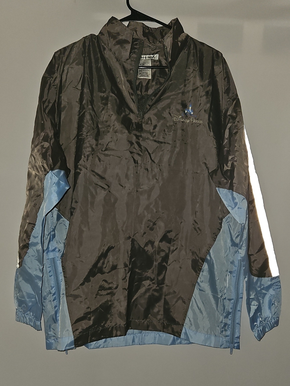 NWT Disney Unisex Black and Light Blue Pullover Windbreaker Jacket